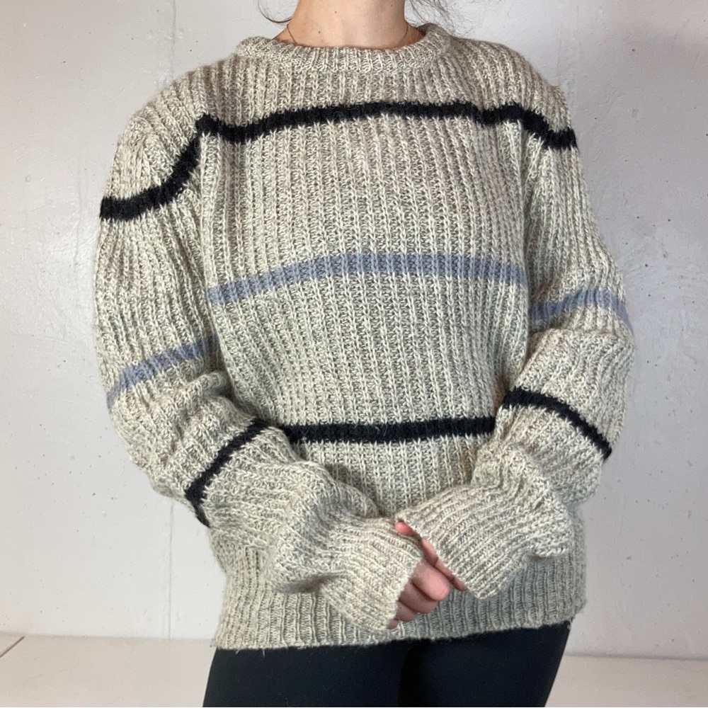 Vintage Gray Striped Levi’s Crewneck Chunky Knit Sweater - Picture 3 of 10